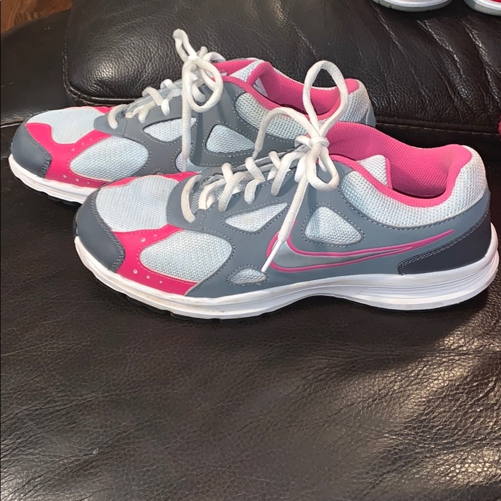 EUC Nike Pink/gray shoes... in great condition - Picture 4 of 8